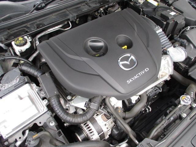 MAZDA3ファストバック XDバーガンディ セレクション 赤革シート シグネチャースタイル(F/S/Rエアロ) OP全周囲カメラ スマートブレーキ 追従レーダークルーズ ルーフ スポイラー ブラインドスポット ローダウン シートヒーター オートホールド(17枚目)