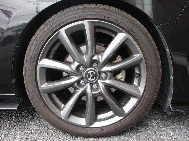 ＭＡＺＤＡ３ファストバック ＸＤバーガンディ　セレクション　赤革シート　シグネチャースタイル（Ｆ／Ｓ／Ｒエアロ）　ＯＰ全周囲カメラ　スマートブレーキ　追従レーダークルーズ　ルーフ　スポイラー　ブラインドスポット　ローダウン　シートヒーター　オートホールド（22枚目）