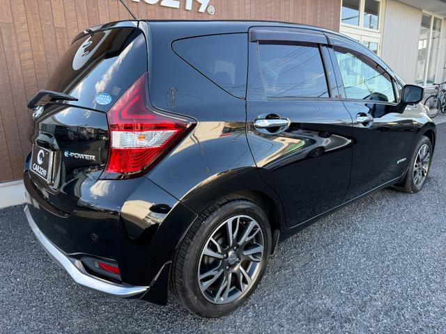 ノート ｅ－パワー　Ｘ　モード・プレミア　アラウンドビューモニター　デジタルインナーミラー　コーナーセンサー　スマートキー　ＬＥＤヘッドライト衝突被害軽減ブレーキ＆レーンアシスト　純正ＳＤナビ＆フルセグＴＶ＆Ｂｌｕｅｔｏｏｔｈ　ＥＴＣ（3枚目）