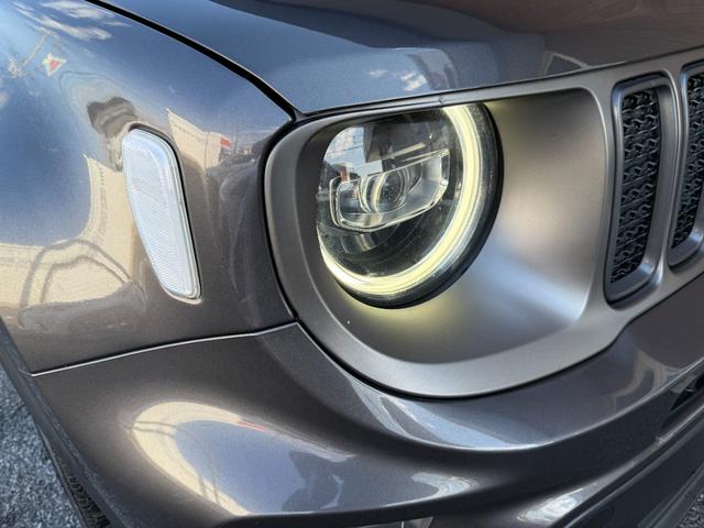 ジープ・レネゲード リミテッド　後期型　ＣａｒＰｌａｙ　ＬＥＤヘッドライト　黒革シート　レーダークルーズ　電子パーキング　クリアランスソナー　シートヒーター　ステアリングヒーター　　社外１７ＡＷ　１７インチ純正アルミ／サマータイヤ付（3枚目）