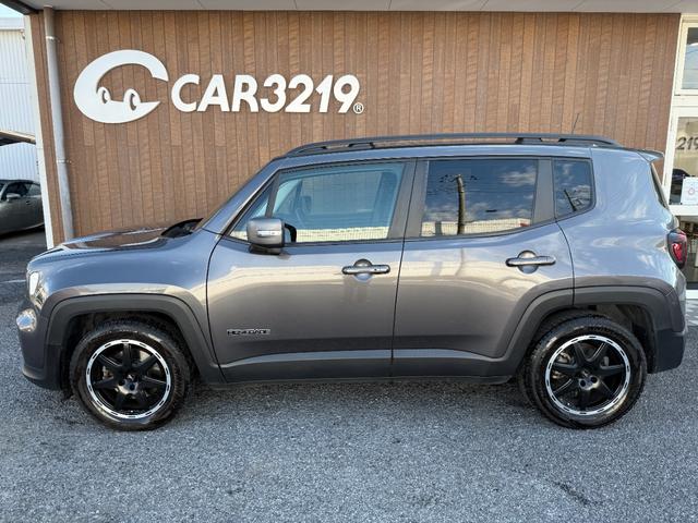 ジープ・レネゲード リミテッド　後期型　ＣａｒＰｌａｙ　ＬＥＤヘッドライト　黒革シート　レーダークルーズ　電子パーキング　クリアランスソナー　シートヒーター　ステアリングヒーター　　社外１７ＡＷ　１７インチ純正アルミ／サマータイヤ付（9枚目）