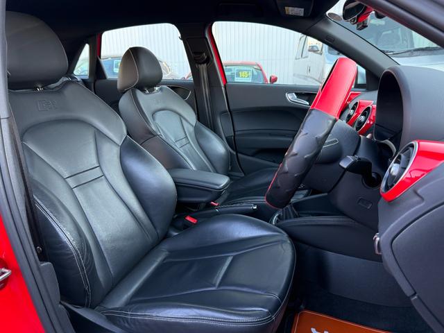 Ｓ１スポーツバック ベースグレード　６速ＭＴ　レザーパッケージ　ＢＯＳＥサウンド　レッドブレーキキャリパー　コントラストルーフ　純正ナビ　Ｂｌｕｅｔｏｏｔｈ　地デジ　ＥＴＣ　ドラレコ　クリアランスソナー　純正１８インチＡＷ　ＨＩＤライト（12枚目）