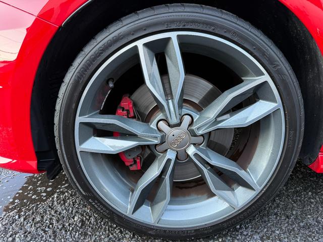 Ｓ１スポーツバック ベースグレード　６速ＭＴ　レザーパッケージ　ＢＯＳＥサウンド　レッドブレーキキャリパー　コントラストルーフ　純正ナビ　Ｂｌｕｅｔｏｏｔｈ　地デジ　ＥＴＣ　ドラレコ　クリアランスソナー　純正１８インチＡＷ　ＨＩＤライト（23枚目）