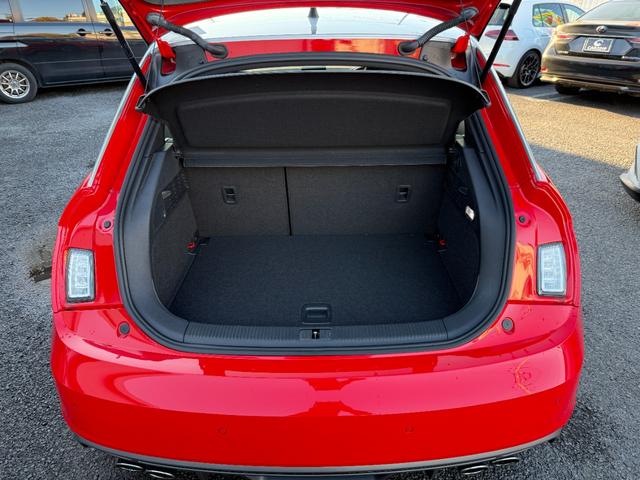 Ｓ１スポーツバック ベースグレード　６速ＭＴ　レザーパッケージ　ＢＯＳＥサウンド　レッドブレーキキャリパー　コントラストルーフ　純正ナビ　Ｂｌｕｅｔｏｏｔｈ　地デジ　ＥＴＣ　ドラレコ　クリアランスソナー　純正１８インチＡＷ　ＨＩＤライト（25枚目）