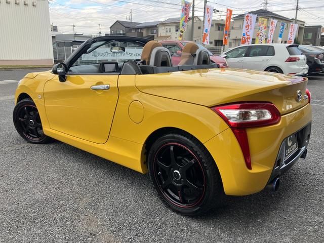 コペン ローブ　５速ＭＴ　ロッソモデロマフラー　社外１６ＡＷ　シートヒーター　パナソニックナビ　プッシュスタート　電動オープン動作確認済み（8枚目）