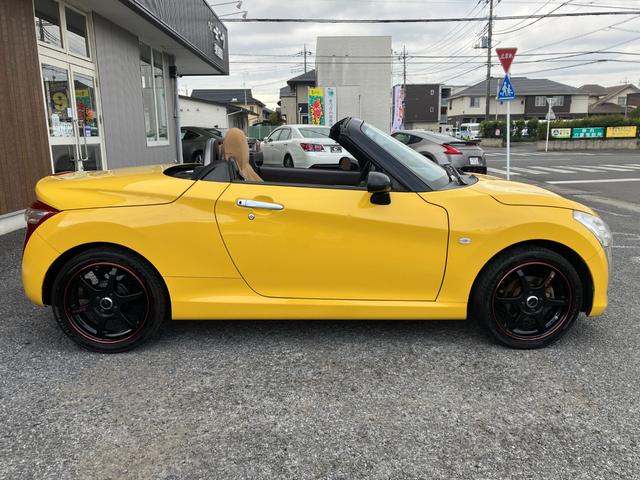 コペン ローブ　５速ＭＴ　ロッソモデロマフラー　社外１６ＡＷ　シートヒーター　パナソニックナビ　プッシュスタート　電動オープン動作確認済み（9枚目）