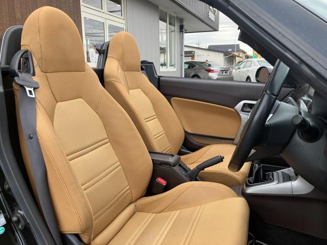 コペン ローブ　５速ＭＴ　ロッソモデロマフラー　社外１６ＡＷ　シートヒーター　パナソニックナビ　プッシュスタート　電動オープン動作確認済み（13枚目）