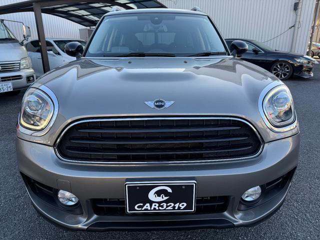 ＭＩＮＩ クーパーＤ　クロスオーバー　ＬＥＤヘッドライト＆ＬＥＤフォグランプ　ＡＣＣ　アンビエントライト　ヘッドアップディスプレイ　純正ナビ　パークディスタンスコントロール　バックカメラ　パワーバックドア　ブラック１８インチＡＷ（4枚目）