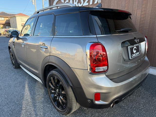 ＭＩＮＩ クーパーＤ　クロスオーバー　ＬＥＤヘッドライト＆ＬＥＤフォグランプ　ＡＣＣ　アンビエントライト　ヘッドアップディスプレイ　純正ナビ　パークディスタンスコントロール　バックカメラ　パワーバックドア　ブラック１８インチＡＷ（7枚目）