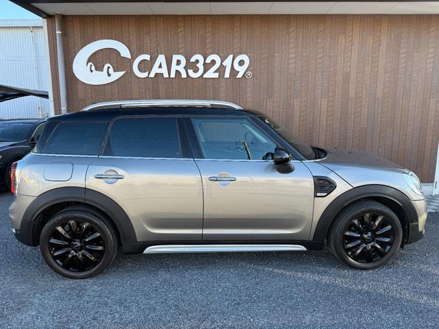 ＭＩＮＩ クーパーＤ　クロスオーバー　ＬＥＤヘッドライト＆ＬＥＤフォグランプ　ＡＣＣ　アンビエントライト　ヘッドアップディスプレイ　純正ナビ　パークディスタンスコントロール　バックカメラ　パワーバックドア　ブラック１８インチＡＷ（8枚目）