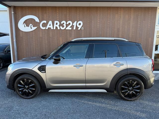 ＭＩＮＩ クーパーＤ　クロスオーバー　ＬＥＤヘッドライト＆ＬＥＤフォグランプ　ＡＣＣ　アンビエントライト　ヘッドアップディスプレイ　純正ナビ　パークディスタンスコントロール　バックカメラ　パワーバックドア　ブラック１８インチＡＷ（9枚目）