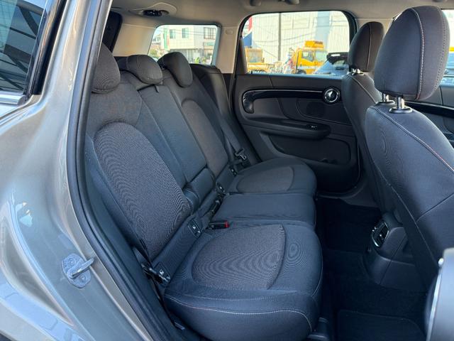 ＭＩＮＩ クーパーＤ　クロスオーバー　ＬＥＤヘッドライト＆ＬＥＤフォグランプ　ＡＣＣ　アンビエントライト　ヘッドアップディスプレイ　純正ナビ　パークディスタンスコントロール　バックカメラ　パワーバックドア　ブラック１８インチＡＷ（15枚目）