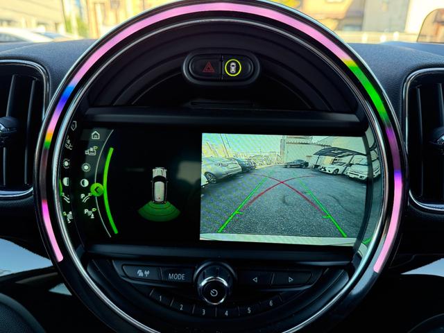 ＭＩＮＩ クーパーＤ　クロスオーバー　ＬＥＤヘッドライト＆ＬＥＤフォグランプ　ＡＣＣ　アンビエントライト　ヘッドアップディスプレイ　純正ナビ　パークディスタンスコントロール　バックカメラ　パワーバックドア　ブラック１８インチＡＷ（17枚目）