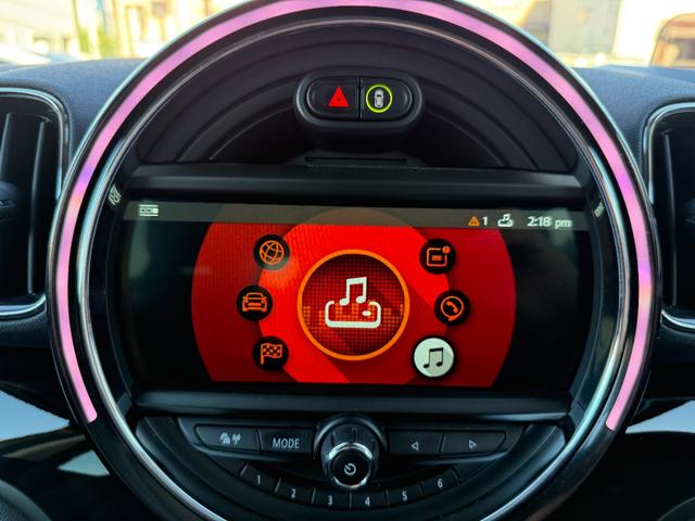ＭＩＮＩ クーパーＤ　クロスオーバー　ＬＥＤヘッドライト＆ＬＥＤフォグランプ　ＡＣＣ　アンビエントライト　ヘッドアップディスプレイ　純正ナビ　パークディスタンスコントロール　バックカメラ　パワーバックドア　ブラック１８インチＡＷ（18枚目）