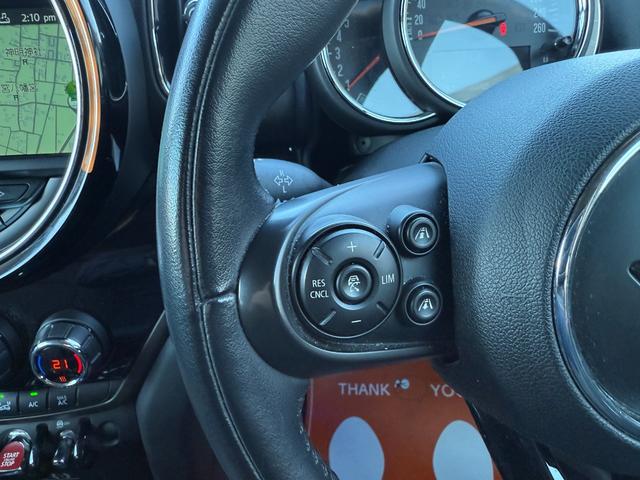 ＭＩＮＩ クーパーＤ　クロスオーバー　ＬＥＤヘッドライト＆ＬＥＤフォグランプ　ＡＣＣ　アンビエントライト　ヘッドアップディスプレイ　純正ナビ　パークディスタンスコントロール　バックカメラ　パワーバックドア　ブラック１８インチＡＷ（20枚目）