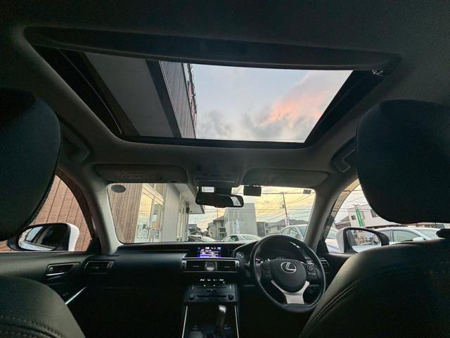 IS IS300h ETC サンルーフ クルーズコントロール シートヒーター パワーシート ハーフレザーシート レクサス純正ナビ Bluetoothオーディオ CD/DVD フルセグTV LEDヘッドライト(3枚目)