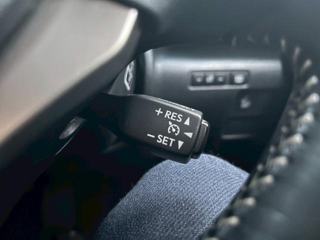 IS IS300h ETC サンルーフ クルーズコントロール シートヒーター パワーシート ハーフレザーシート レクサス純正ナビ Bluetoothオーディオ CD/DVD フルセグTV LEDヘッドライト(4枚目)