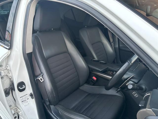 IS IS300h ETC サンルーフ クルーズコントロール シートヒーター パワーシート ハーフレザーシート レクサス純正ナビ Bluetoothオーディオ CD/DVD フルセグTV LEDヘッドライト(16枚目)