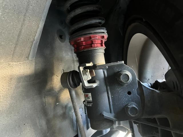 ８６ ＧＴ　ＴＲＤフルエアロ　６速ＭＴ　ＧＴウイング　社外ヘッドライト＆テール　社外マフラー　車高調ローダウン　スピンターンノブ　スマートキー＆プッシュスタート　１８インチＡＷ（6枚目）