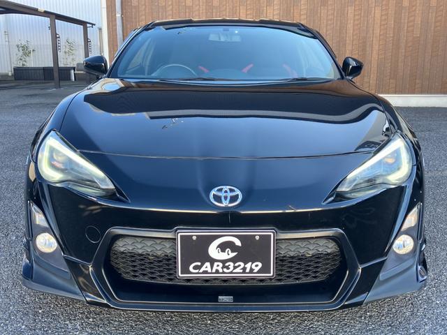 ８６ ＧＴ　ＴＲＤフルエアロ　６速ＭＴ　ＧＴウイング　社外ヘッドライト＆テール　社外マフラー　車高調ローダウン　スピンターンノブ　スマートキー＆プッシュスタート　１８インチＡＷ（7枚目）