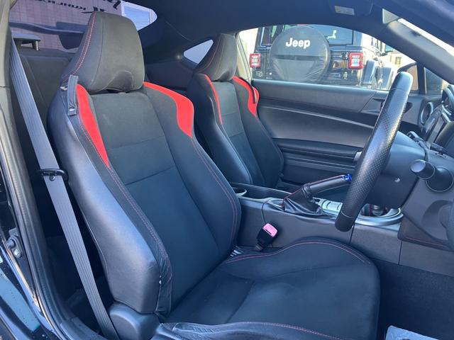 ８６ ＧＴ　ＴＲＤフルエアロ　６速ＭＴ　ＧＴウイング　社外ヘッドライト＆テール　社外マフラー　車高調ローダウン　スピンターンノブ　スマートキー＆プッシュスタート　１８インチＡＷ（15枚目）