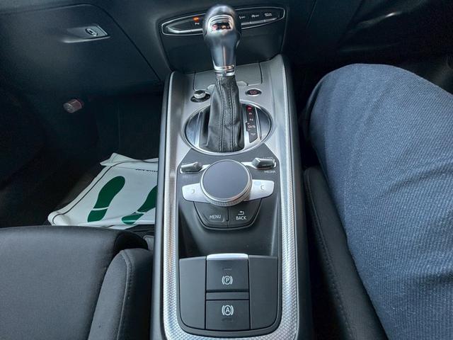 ＴＴクーペ ２．０ＴＦＳＩ　アシスタンスＰＫＧ　電動パーキングブレーキ　１２．３ｉｎ　バーチャルコックピット　ナビ　ＢＴ　バックカメラ　ＥＴＣ　ＭＴモード付ＡＴ　パドルシフト　クルーズコントロール　ＬＥＤヘッド　電動リアスポ（21枚目）