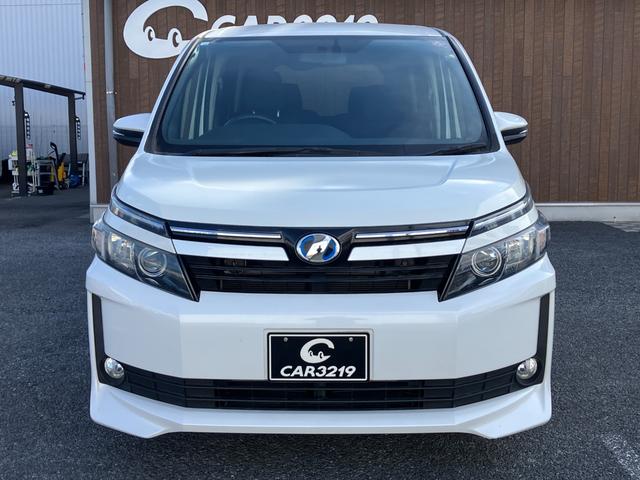 ヴォクシー ハイブリッドＶ　両側電動スライド　フリップダウンモニター　９インチ社外ナビ　ＣＤ　ＤＶＤ　Ｂｌｕｅｔｏｏｔｈ接続　クルーズコントロール　スマートキー＆プッシュスタート　ワイヤレス充電　ＬＥＤヘッドライト（4枚目）