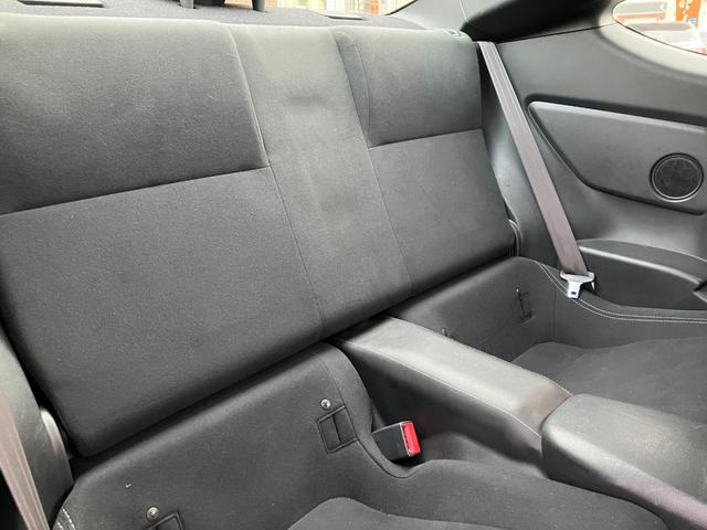 ８６ ＧＴ　後期型　６速ＭＴ　ＬＥＤヘッドライト　クルーズコントロール　スマートキー＆プッシュスタート　オートライト　オーディオ　純正１７インチＡＷ　修復歴無し（12枚目）