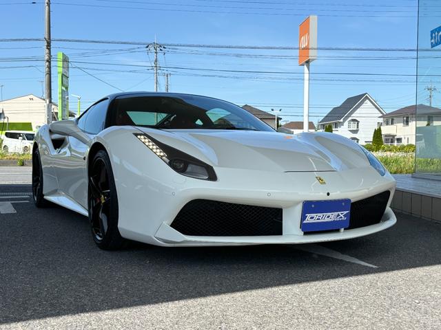 ４８８ＧＴＢ 　新車並行　ツートンペイント　ロッソレザーインテリア　２０インチフォージドダークペイントホイール　アダプティブフロントライティング　ブラックレザーステアリング　サスペンションリフター　レッドブレーキ（10枚目）