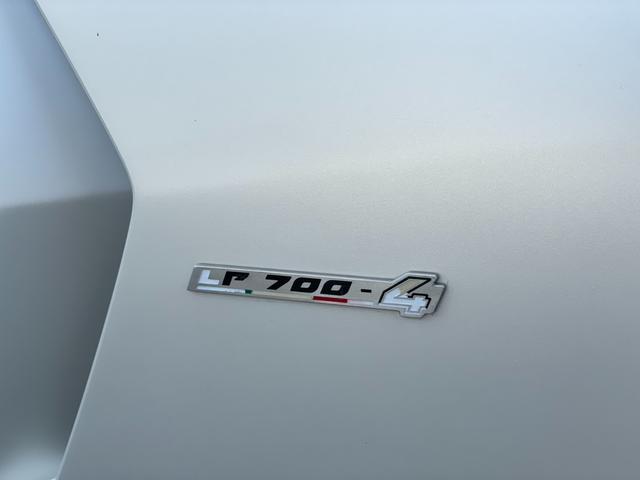 アヴェンタドール ＬＰ７００－４　ブランディングパッケージ　エンジンガラスフード　フロントリフター　パワークラフト可変マフラー　Ｓｅｎｓｏｎｕｍサウンド　レッドレザーインテリア　有償マッドホワイト（31枚目）