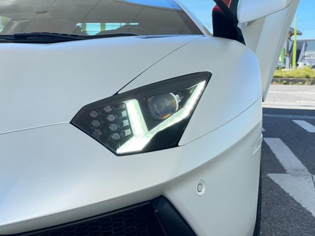 アヴェンタドール ＬＰ７００－４　ブランディングパッケージ　エンジンガラスフード　フロントリフター　パワークラフト可変マフラー　Ｓｅｎｓｏｎｕｍサウンド　レッドレザーインテリア　有償マッドホワイト（34枚目）