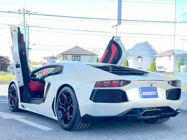 アヴェンタドール ＬＰ７００－４　ブランディングパッケージ　エンジンガラスフード　フロントリフター　パワークラフト可変マフラー　Ｓｅｎｓｏｎｕｍサウンド　レッドレザーインテリア　有償マッドホワイト（49枚目）