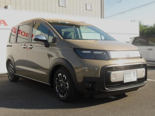 フリード e:HEVクロスター 元試乗車 純正8インチナビ フルセグTV BluetoothAudio バックカメラ 前席シートヒーター フルオートエアコン 電子制御パーキングブレーキ クロスター専用装備 純正15インチAW(3枚目)