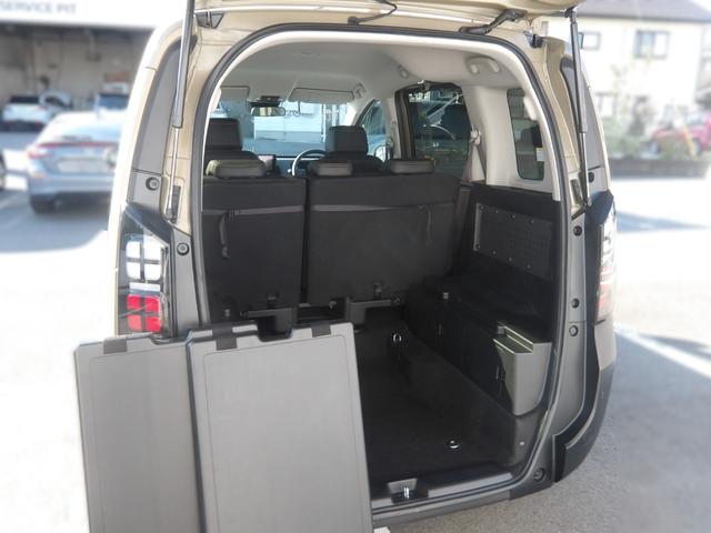 フリード e:HEVクロスター 元試乗車 純正8インチナビ フルセグTV BluetoothAudio バックカメラ 前席シートヒーター フルオートエアコン 電子制御パーキングブレーキ クロスター専用装備 純正15インチAW(10枚目)