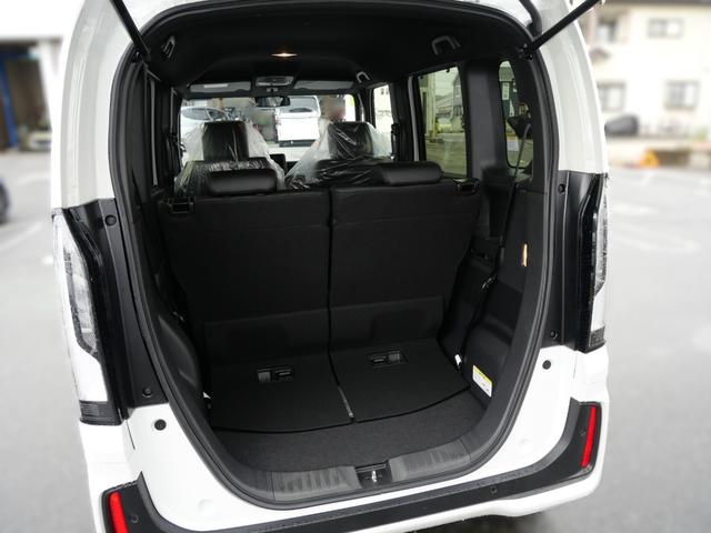 Ｎ－ＢＯＸカスタム ターボ　届出済未使用車　新品純正フロアマット　ナビレス　ホンダコネクト対応車　リア両側パワースライドドア　前席シートヒーター　オートリトラミラー　本革巻きステアリングホイール　純正１５インチアルミホイール（9枚目）