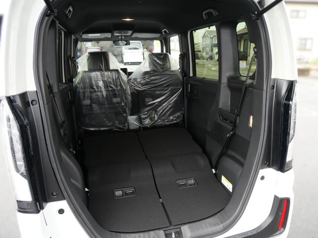 Ｎ－ＢＯＸカスタム ターボ　届出済未使用車　新品純正フロアマット　ナビレス　ホンダコネクト対応車　リア両側パワースライドドア　前席シートヒーター　オートリトラミラー　本革巻きステアリングホイール　純正１５インチアルミホイール（10枚目）