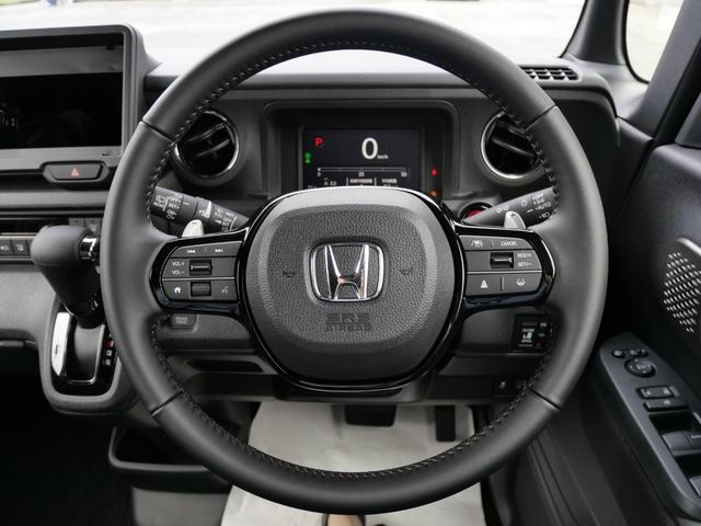 Ｎ－ＢＯＸカスタム ターボ　届出済未使用車　新品純正フロアマット　ナビレス　ホンダコネクト対応車　リア両側パワースライドドア　前席シートヒーター　オートリトラミラー　本革巻きステアリングホイール　純正１５インチアルミホイール（14枚目）