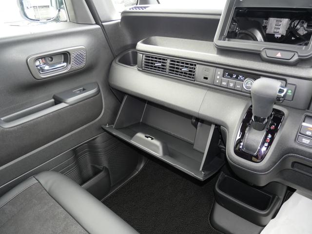 Ｎ－ＢＯＸカスタム ターボ　届出済未使用車　新品純正ディスプレイオーディオ　ＢｌｕｅｔｏｏｔｈＡｕｄｉｏ　ＡｐｐｌｅＣａｒＰｌａｙ　ＡｎｄｒｏｉｄＡｕｔｏ　Ｂカメラ　ＥＴＣ　前席シートヒーター　純正１５インチアルミホイール（32枚目）