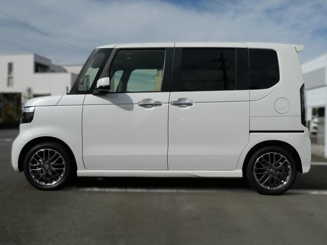 Ｎ－ＢＯＸカスタム ターボ　届出済未使用車　新品純正ディスプレイオーディオ　Ｂｌｕｅｔｏｏｔｈ　ＡｐｐｌｅＣａｒＰｌａｙ　Ｂカメラ　ＥＴＣ　前席シートヒーター　純正１５インチＡＷ　新品サンシェード内蔵大型ルーフコンソール（8枚目）