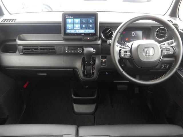 Ｎ－ＢＯＸカスタム ターボ　届出済未使用車　新品純正ディスプレイオーディオ　Ｂｌｕｅｔｏｏｔｈ　ＡｐｐｌｅＣａｒＰｌａｙ　Ｂカメラ　ＥＴＣ　前席シートヒーター　純正１５インチＡＷ　新品サンシェード内蔵大型ルーフコンソール（13枚目）