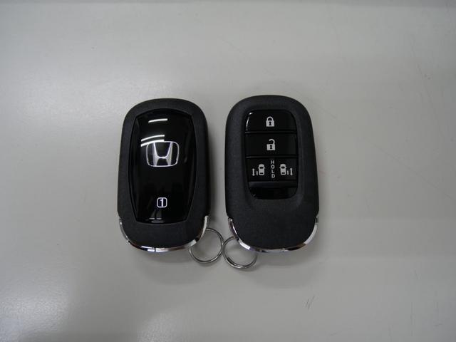 Ｎ－ＢＯＸカスタム ターボ　届出済未使用車　新品純正ディスプレイオーディオ　Ｂｌｕｅｔｏｏｔｈ　ＡｐｐｌｅＣａｒＰｌａｙ　Ｂカメラ　ＥＴＣ　前席シートヒーター　純正１５インチＡＷ　新品サンシェード内蔵大型ルーフコンソール（21枚目）