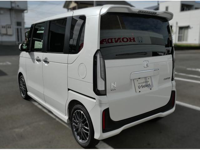 N-BOXカスタム ターボ 届出済未使用車 新品純正フロアマット ナビレス ホンダコネクト対応車 リア両側パワースライドドア 前席シートヒーター オートリトラミラー 本革巻きステアリングホイール 純正15インチアルミホイール(7枚目)