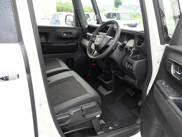 N-BOXカスタム ターボ 届出済未使用車 新品純正フロアマット ナビレス ホンダコネクト対応車 リア両側パワースライドドア 前席シートヒーター オートリトラミラー 本革巻きステアリングホイール 純正15インチアルミホイール(11枚目)