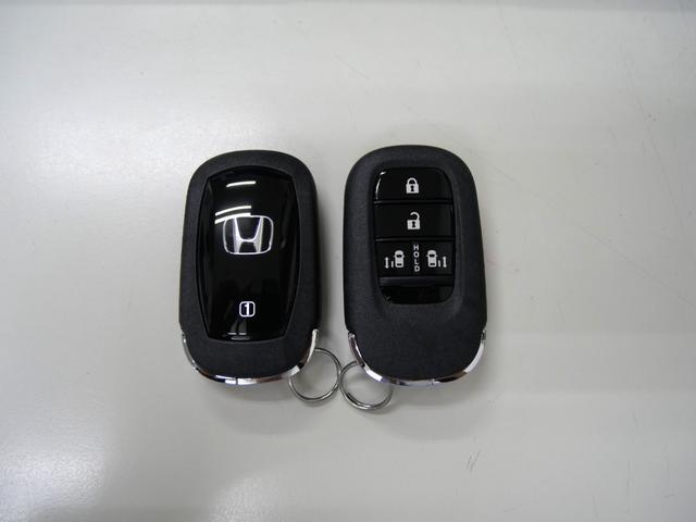 N-BOXカスタム ターボ 届出済未使用車 新品純正フロアマット ナビレス ホンダコネクト対応車 リア両側パワースライドドア 前席シートヒーター オートリトラミラー 本革巻きステアリングホイール 純正15インチアルミホイール(21枚目)