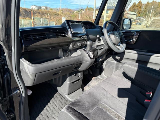 Ｎ－ＢＯＸカスタム Ｇ・Ｌホンダセンシング　両側パワースライドドア　バックカメラ　純正ナビゲーション　ＬＥＤヘッドライト（9枚目）