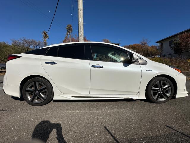 プリウス Ｓツーリングセレクション　純正９インチナビ　ＴＶ　モデリスタフルエアロ（3枚目）