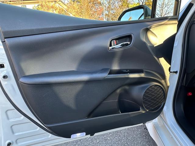 プリウス Ｓツーリングセレクション　純正９インチナビ　ＴＶ　モデリスタフルエアロ（32枚目）