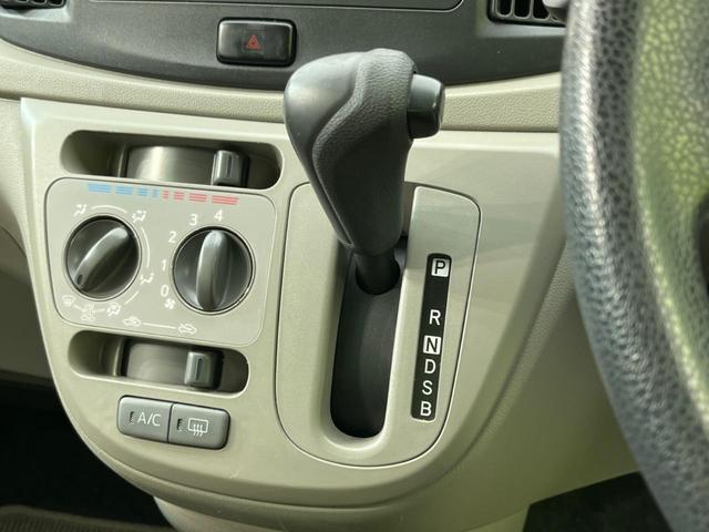 L スマートセレクションSA スマートアシスト 禁煙車 純正CDオーディオ アイドリングストップ キーレスエントリー 横滑り防止装置 盗難防止システム 衝突安全ボディ プライバシーガラス トラクションコントロール(7枚目)
