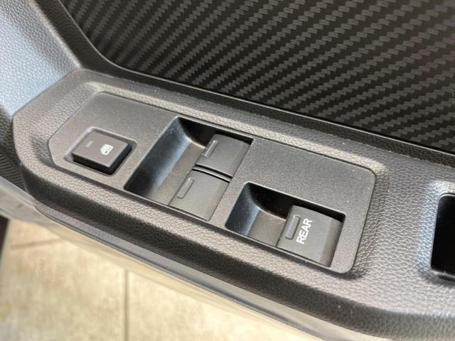 α 純正ディスプレイオーディオ 禁煙車 クルーズコントロール バックカメラ LEDヘッド Bluetooth再生 オートライト オートエアコン 革巻きステアリング 純正16AW ハーフレザーシート(30枚目)