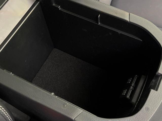 ＲＡＶ４ Ｇ　４ＷＤ　純正９型ナビ　バックカメラ　セーフティセンス　レーダークルーズ　禁煙車　電動リアゲート　メモリー機能付パワーシート　前席シートヒーター　ステアリングヒーター　ＥＴＣ　ＬＥＤヘッド＆フォグ（41枚目）